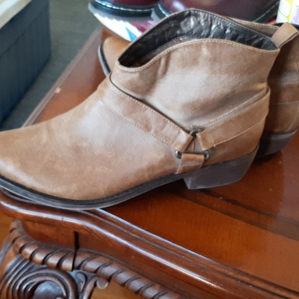 Coconuts by Matisse Tan King Cowboy Western Ankle Boot slip on size 10
